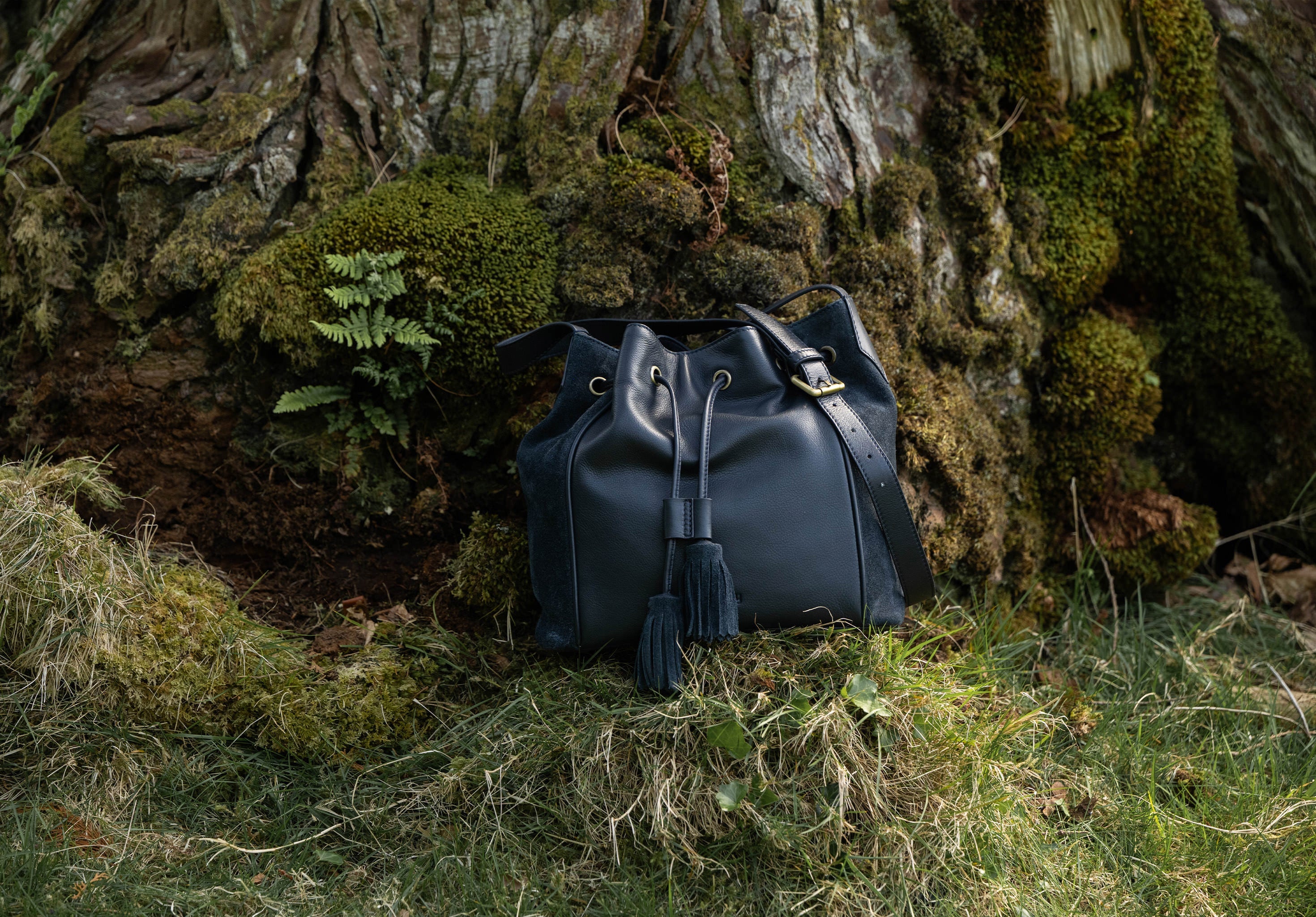 Doonbeg Cross-body bucket bag - Navy - Image 2