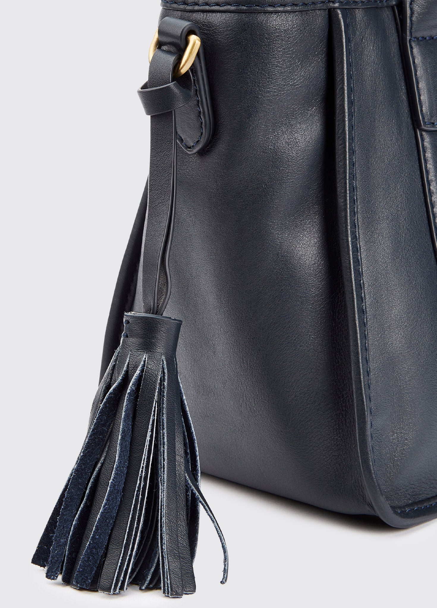 Ramelton Medium size leather handbag - Navy - Image 6
