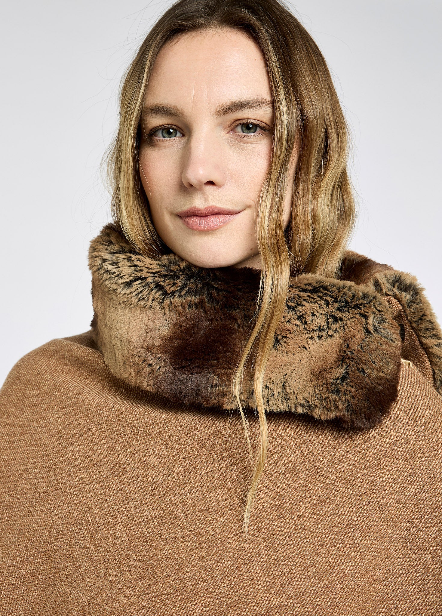 Silverfir Tweed Poncho - Camel Twill - Image 5